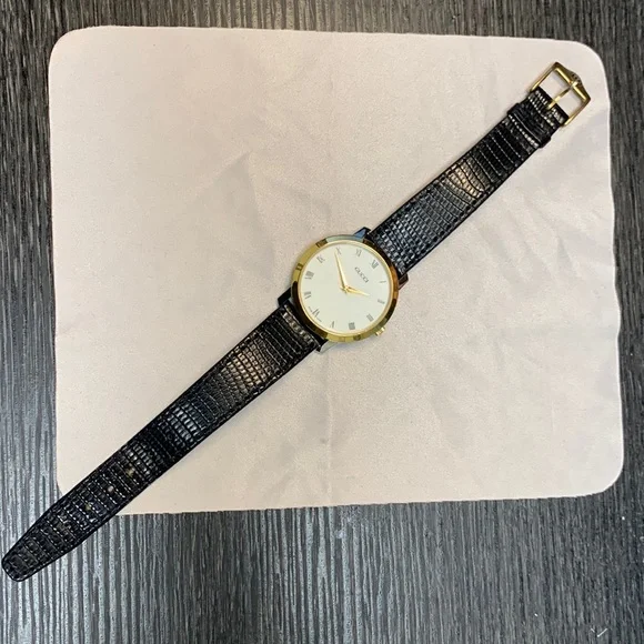 Gucci classic watch with original leather band. Used Vintage Gucci Watch With Leather Strap - Etsy main image 3